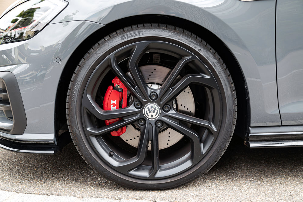 Stark: Die Bremsen aus dem GTI Clubsport lassen sich selbst bei forscher Fahrt nicht aus der Ruhe bringen.